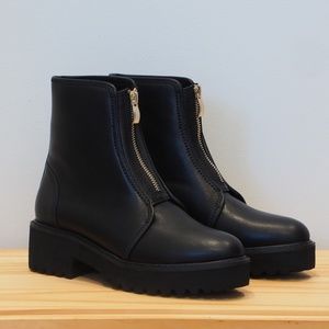 Center Zip Bootie Black